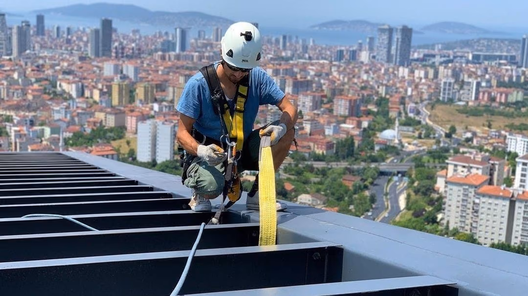 Çatı ve Çelik Yapı Çalışmaları — iple erişim çalışması